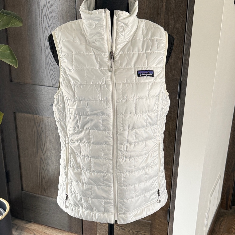 Patagonia Ivory/ White Size M Nano Puff Vest